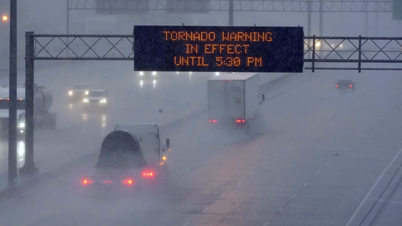El clima severo y alertas de tornado ponen en vilo al área metropolitana de Washington