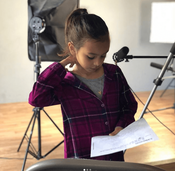 Esta inquieta niña no se conforma con una película, constantemente hace 'castings' y audiciones para series y telenovelas.