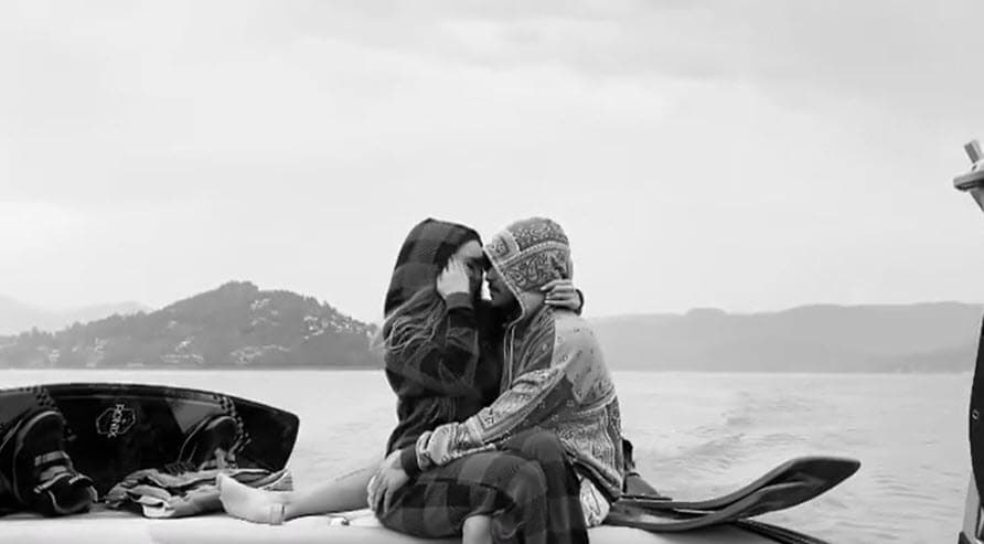 Ante estos rumores, aparentemente Christian Nodal no se quedó callado y se defendió con una serie de supuestos tuits que contestó a algunos seguidores y que luego borró. 
<br>