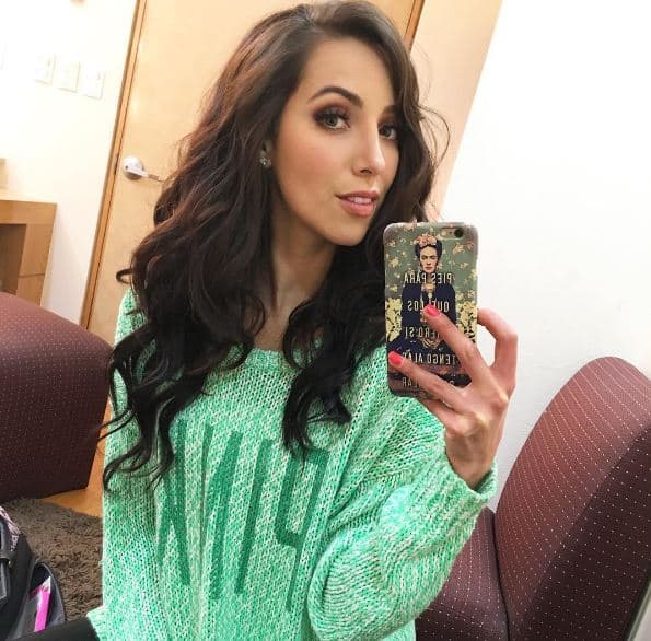 Quizá uno de sus mayores virtudes es lucir siempre natural, sin exceso de maquillaje.