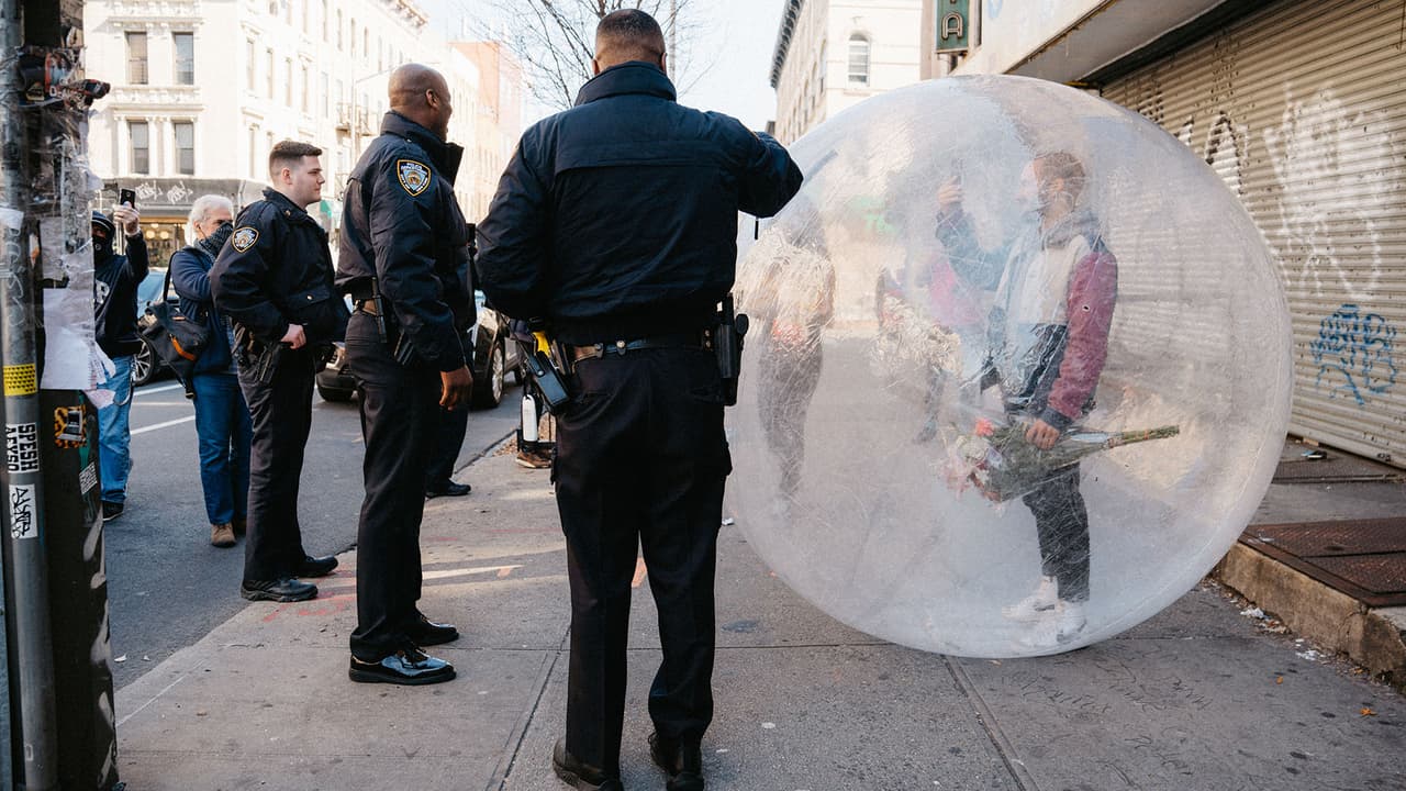 Al final, la polic铆a los detuvo, no porque hab铆a alg煤n problema, sino porque los reconocieron ya que la historia se volvi贸 viral y hasta les pidieron una foto.