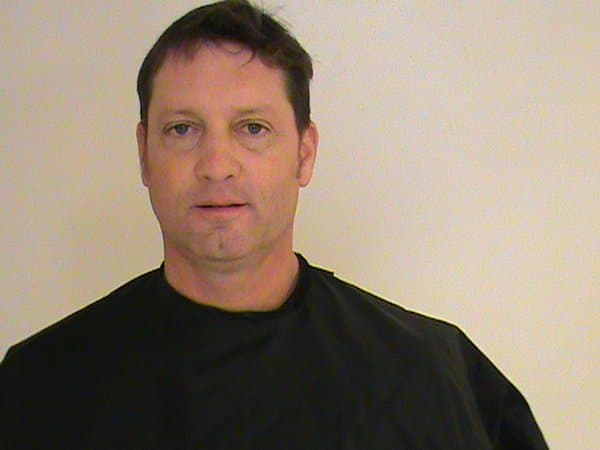 Arrestan a agente del condado Bastrop por beber en el trabajo