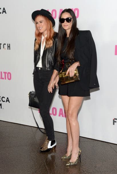 La hermosa Demi Moore﻿, que nació el 11 de noviembre de 1962, aparenta mucho menos y para muestra basta un botón, esta foto en la que aparece con su hija Rummer Willis de 25 años, en donde la mamá luce bastante más sexy que la mamá.