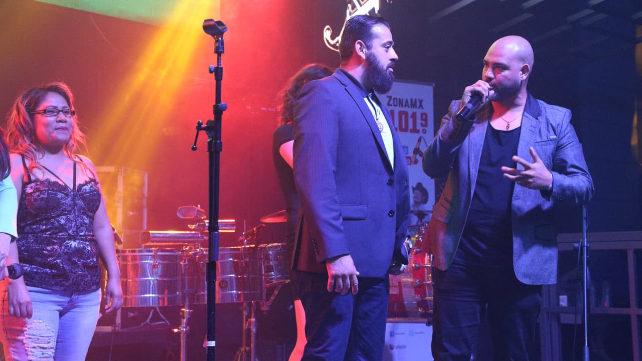 Una noche inolvidable con Raúl 'El Pelón', Carla Medrano y El Feo en Xalos Event Center.