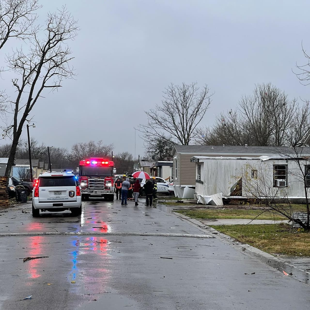 El Servicio Nacional de Meteorología se encuentra investigando los daños causados por la tormenta en el área de Corsicana.
<br>