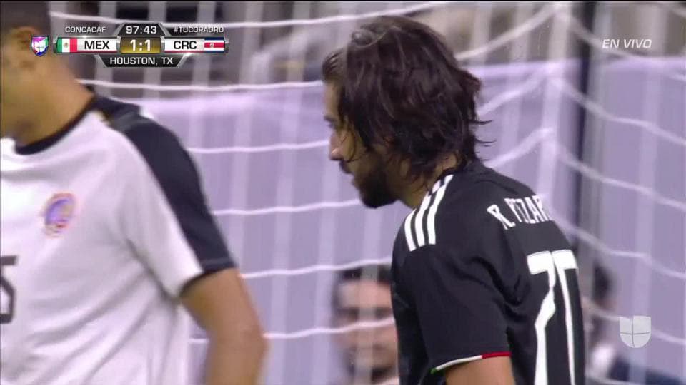 Tiro desviado de Rodolfo Pizarro