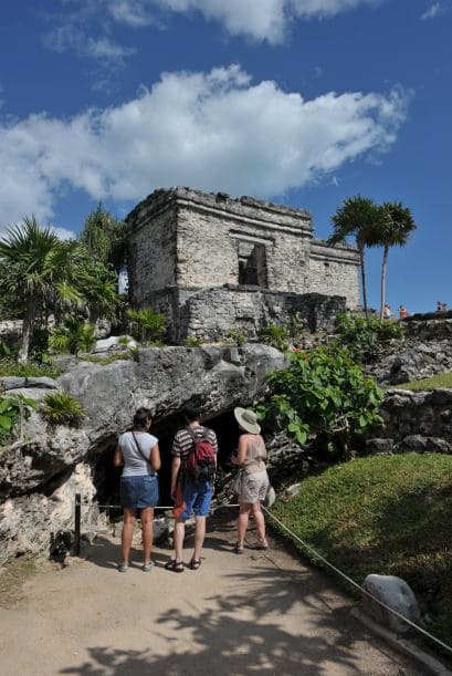 Además, precisó que en ninguna de las dos inscripciones se habla de "fin del mundo, ni cambio de era", pues son "adjetivos" incorporados en la actualidad y agregó que "lo único que dicen es que en esa fecha se completarán 13 baktunes (ciclos)".