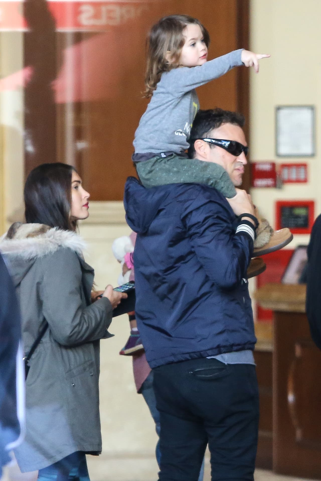 Sin embargo, la familia estuvo incompleta pues el más pequeño de los retoños de los actores, Bodhi, no los acompañó.