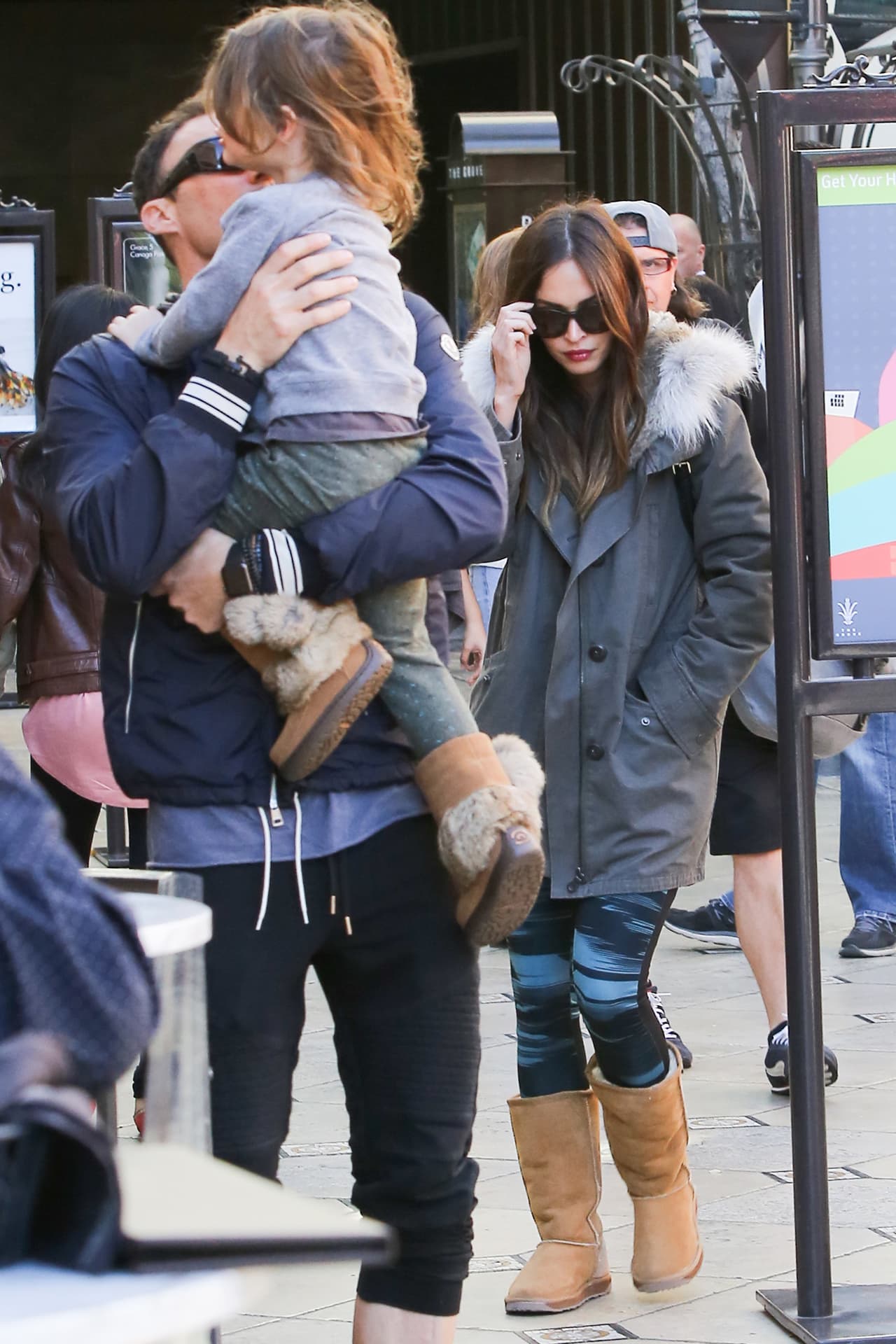 Megan Fox nos pone a dudar de nuevo, al ser vista otra vez junto a su ex pareja, y el mayor de sus hijos, Noah, mientras iban al cine.