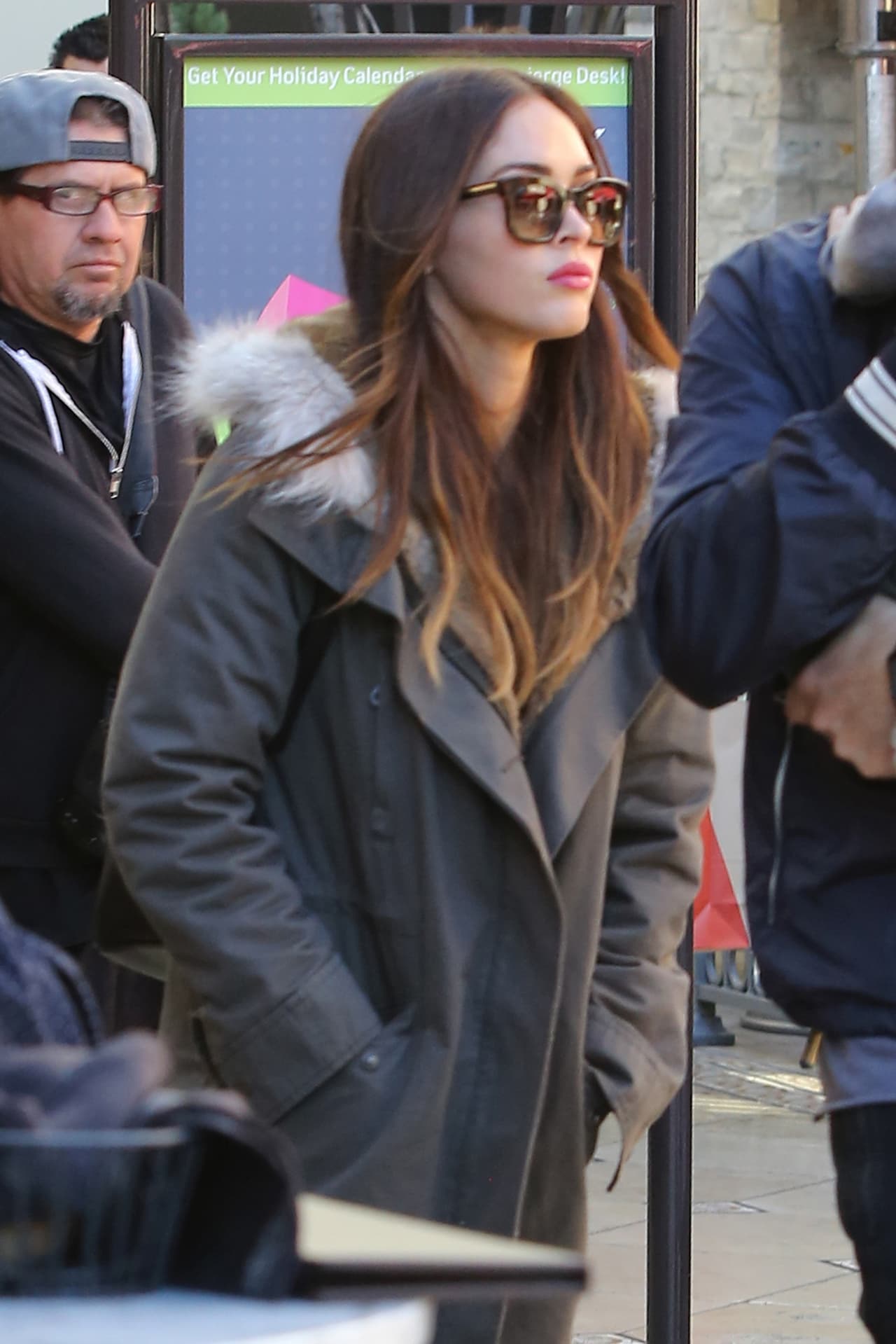 La actriz salió muy sería del lugar, justo atrás de su aún esposo y del pequeño.