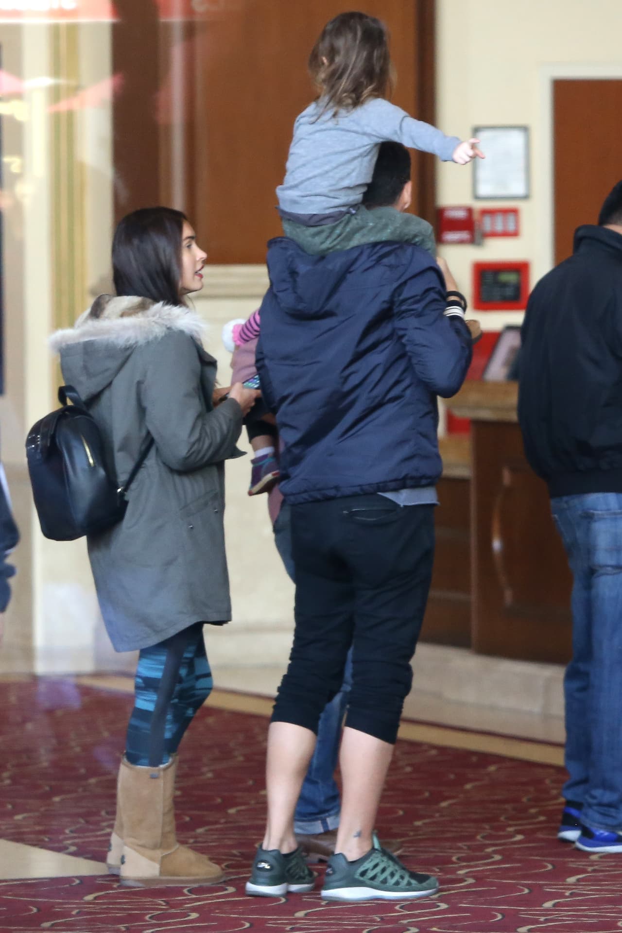 Al final compraron boletos para ver 'The Good Dinosaur' a petición del pequeño.