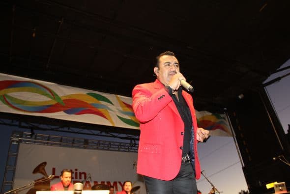 Cientos de personas disfrutaron de la tremenda celebración del Latin Grammy Street Party en Phoenix, donde estuvieron presentes varias agrupaciones nominadas a los premios GRAMMY® Latino incluyendo: Conjunto Primavera, Voz de Mando y Los Canarios de Michoacán. Esta fenomenal fiesta es un preámbulo a la gran noche de la música con la edición 15 de los premios anuales del GRAMMY Latino. Además de disfrutar de lo mejor de la música, los fans pudieron ganar premios y conocer a personalidades de Televisión y Radio de Univisión Arizona.