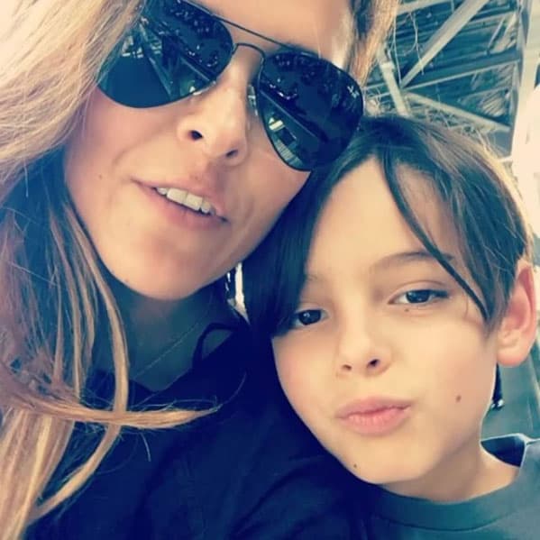 Santino ha demostrado que le encantan las cámaras, con su mamá siempre suben videos en las redes sociales.