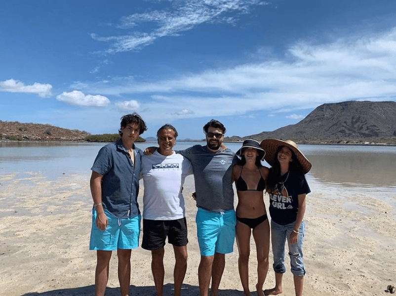 El 28 de enero de este año, José Emilio Fernández informó, en entrevista con ‘Ventaneando’, que decidió ya no vivir con su padre debido a que su relación se fracturó por completo.
<br>