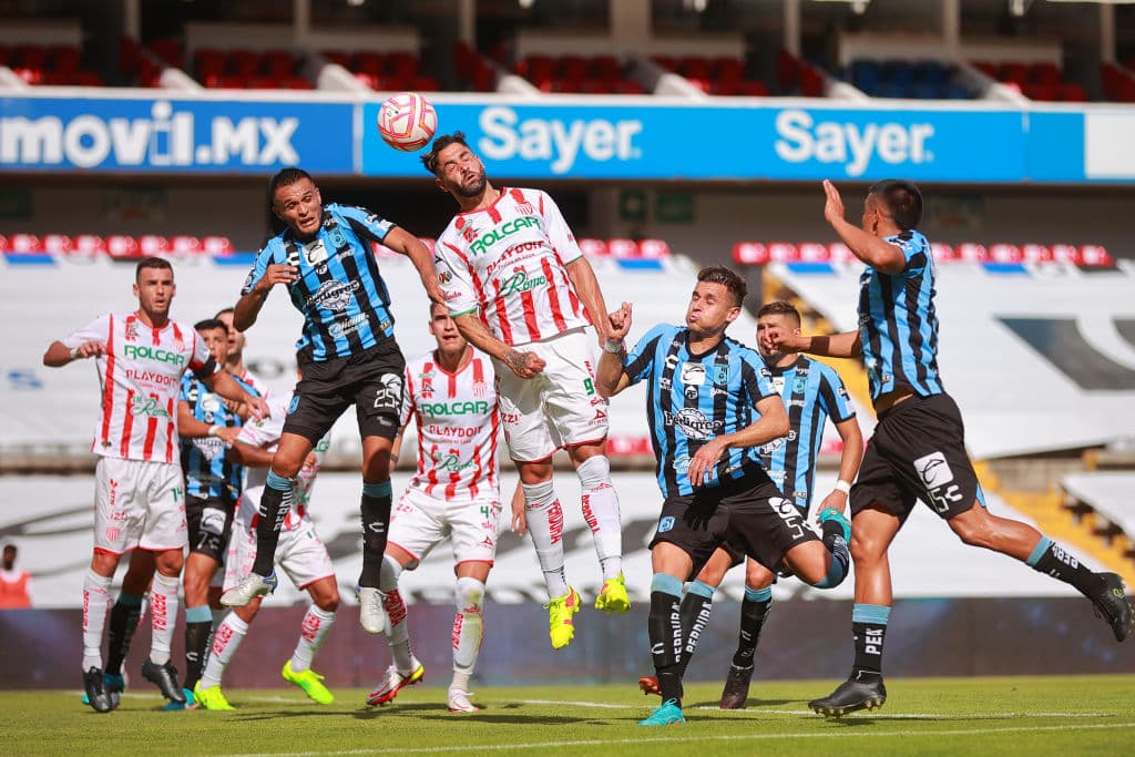 Necaxa, con Milton Giménez como gran protagonista, derrotó fuera de casa a Gallos. El delantero de Rayos hizo los dos goles de su equipo e incluso un autogol.