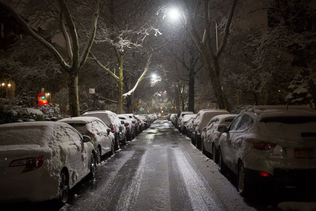 Cuando las temperaturas bajen de forma extrema, asegúrate de que tu sistema de calefacción funcione correctamente y sigue las instrucciones del proveedor.