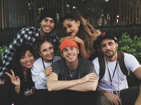 La fuente agregó que sí son una pareja oficial, pero que tratan de mantenerse en un perfil bajo, para que nadie interfiera con su amor.