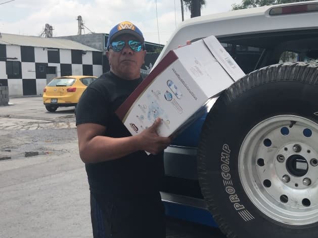 A nombre del grupo Bronco, Lupe Esparza habilitó su gimnasio en Apodaca, Nuevo León, para recabar víveres para los damnificados por los sismos en nuestro país.