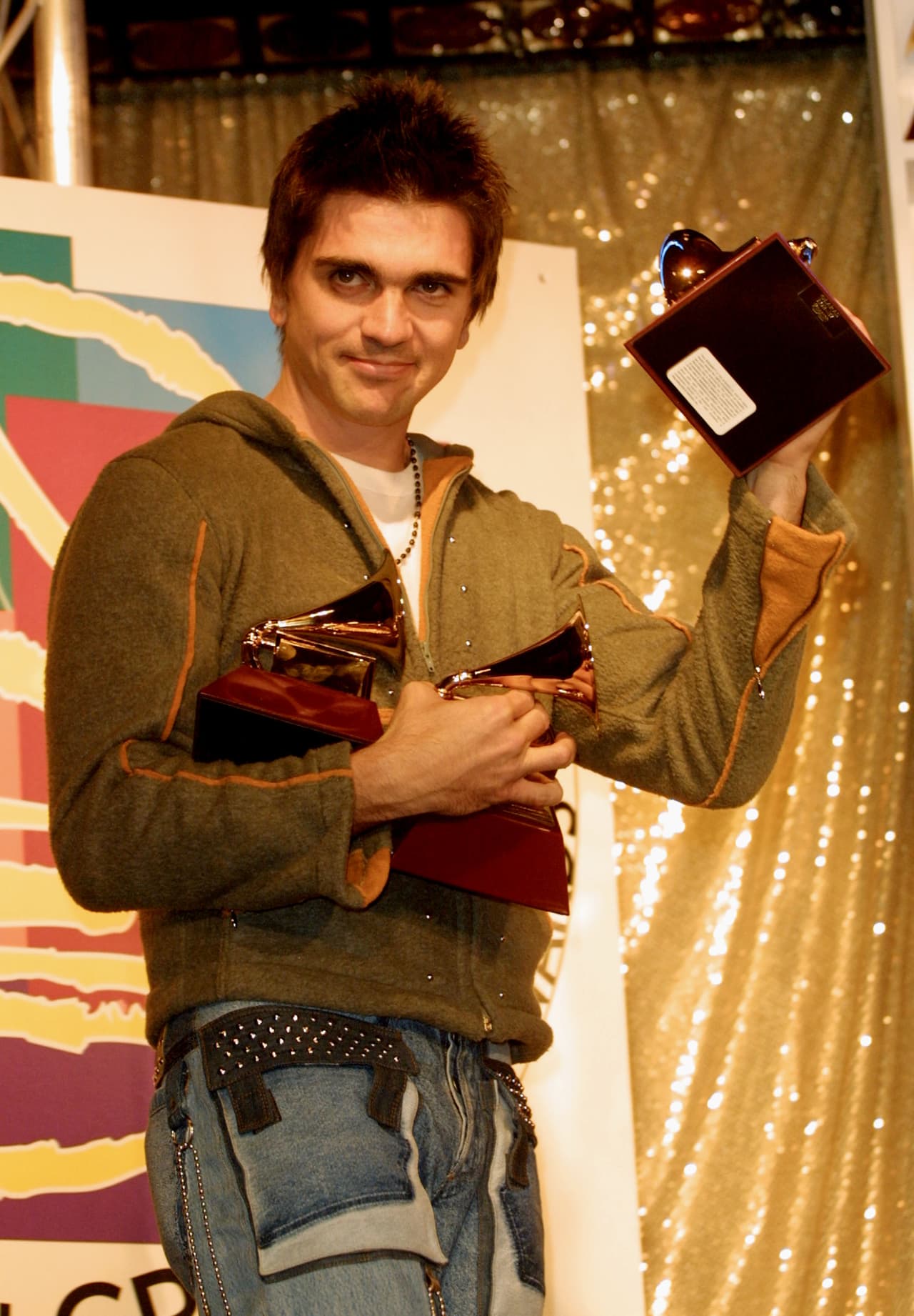 En la primera entrega del Latin GRAMMY, en el año 2000, Juanes se llevó tres: Mejor Nuevo Artista, Mejor Álbum Solista de Rock y Mejor Canción de Rock.