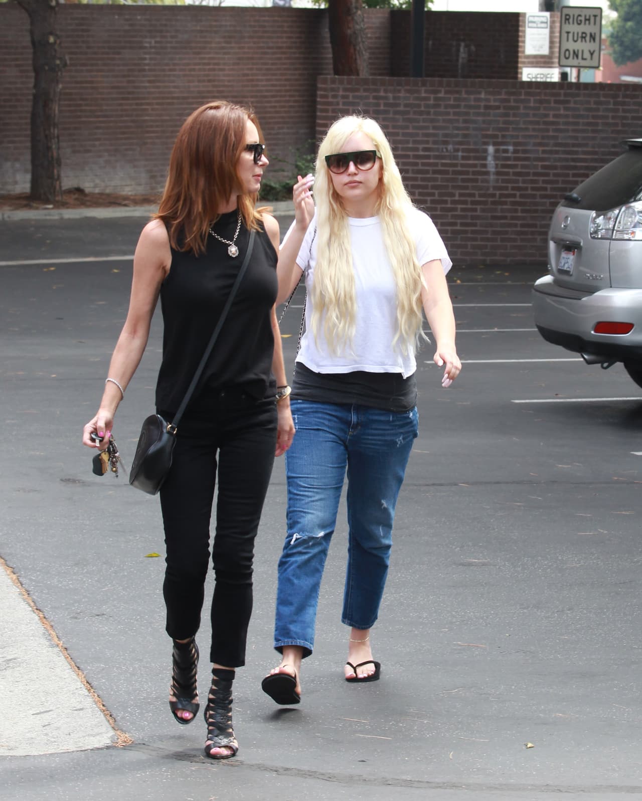 Amanda Bynes reapareció con cabello platinado y lista para seguir adelante.