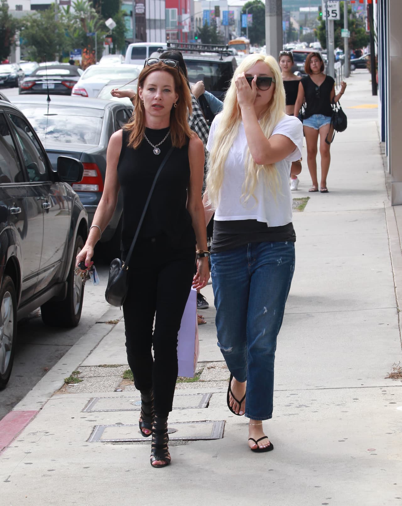 Amanda Bynes reapareció con cabello platinado y lista para seguir adelante.