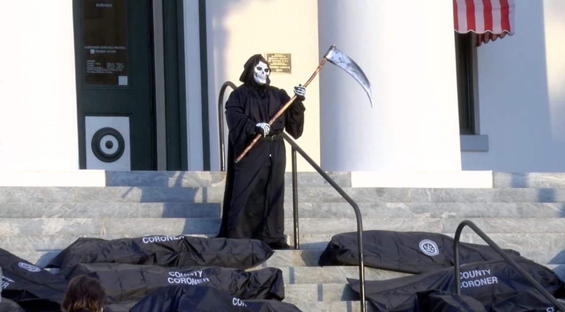 También asistió una persona vestida de la muerte.