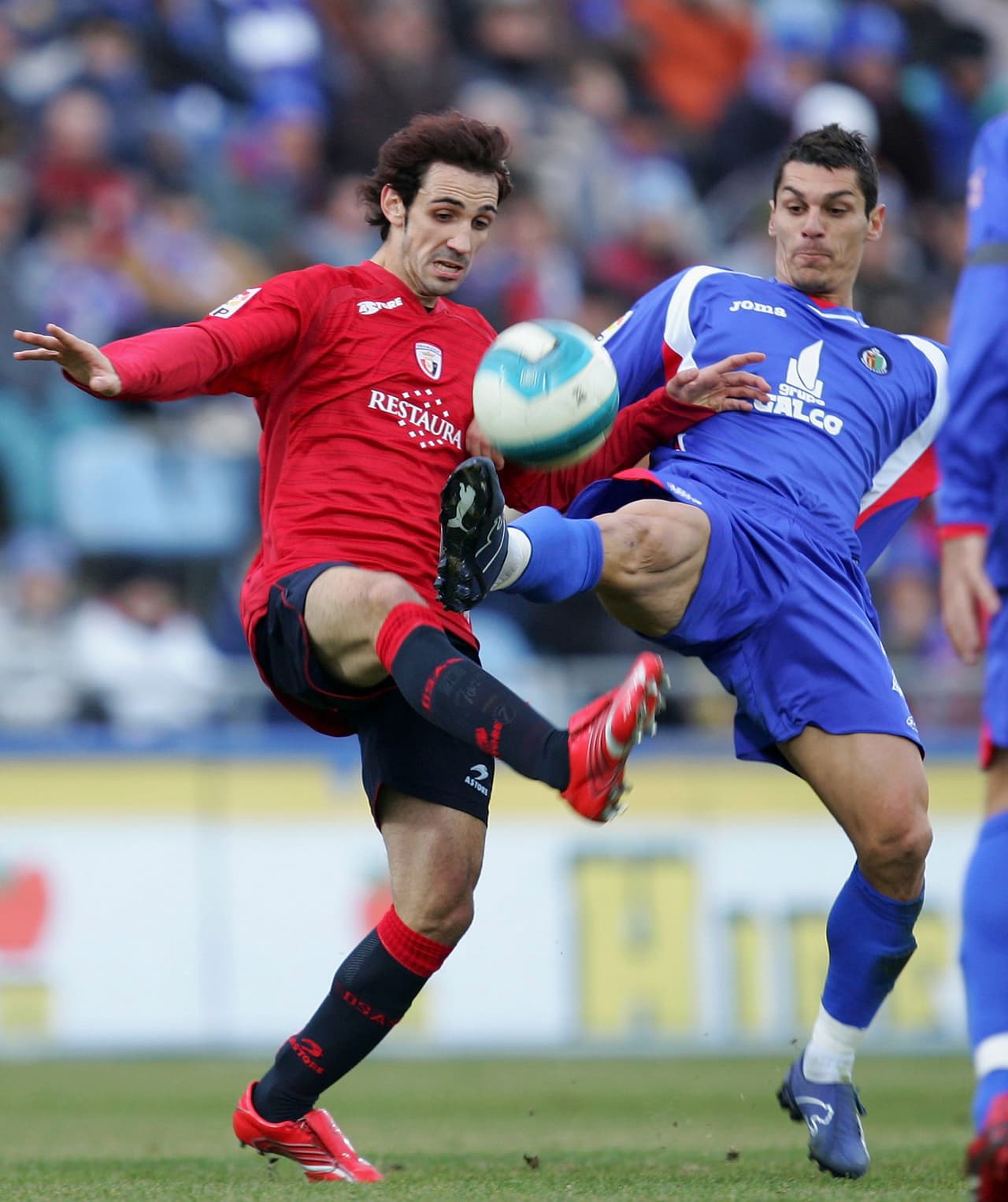 Aguirre también tuvo buen ojo para las jóvenes promesas: él consolidó a Juanfran Torres (hoy jugador del Atlético de Madrid y de la Selección de España) en primera división con Osasuna.