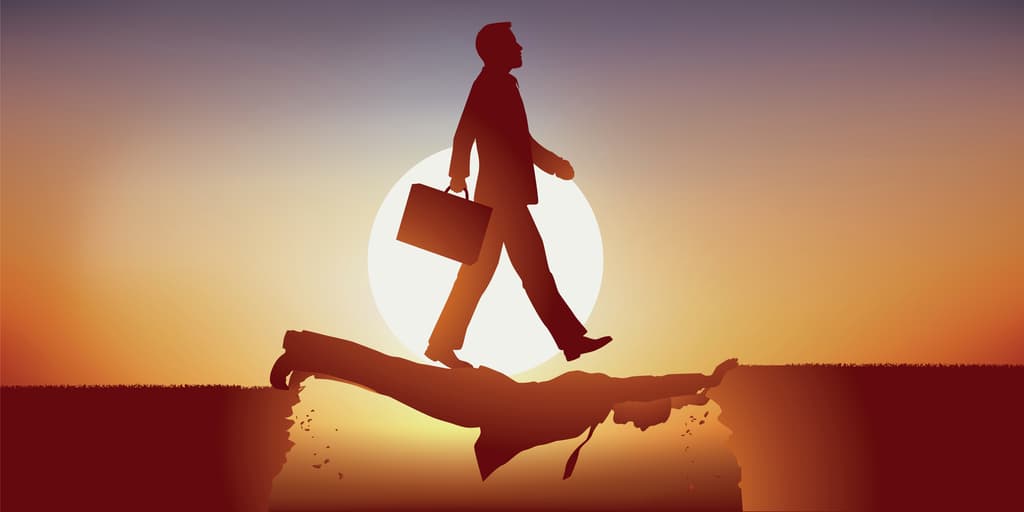 Un gerifalte es generalmente una persona poco inteligente, o en otros casos, astuto y oportunista que ha llegado a una posición importante de jefe, administrador o director en una compañía o negocio debido a influencias políticas o de otra índole y no a sus méritos laborales ni su capacidad.
<br>