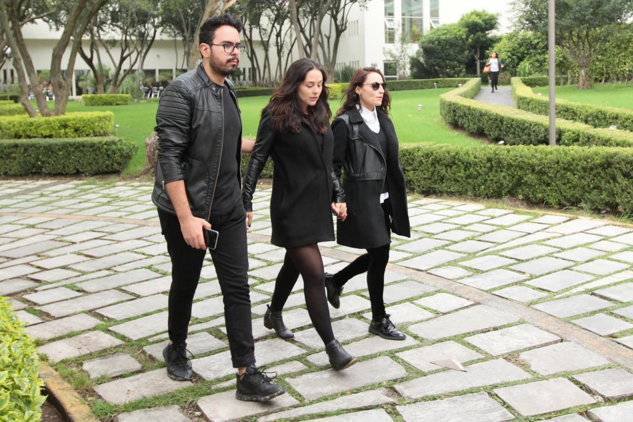 La familia estuvo rodeada de familiares y amigos cercanos como Mayte Lascuráin, Arlette Pacheco, Fernanda Castillo, Alejandra Casillas, Jessica Coch y Ricardo Rocha.