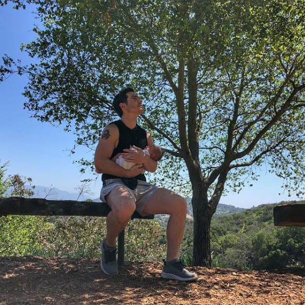 Ahora Mauricio es padre de Kailani y ha vuelto a cambiar pañales.