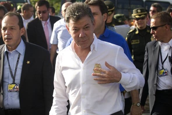 El presidente de Colombia, Juan Manuel Santos, confesó este sábado haber dormido en una de las miles viviendas que su gobierno está entregando de manera gratuita a familias de escasos recursos en el municipio de Valledupar. Ver toda la información