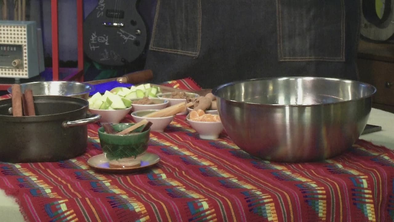 Así se prepara un delicioso ponche navideño para disfrutar con tus seres queridos