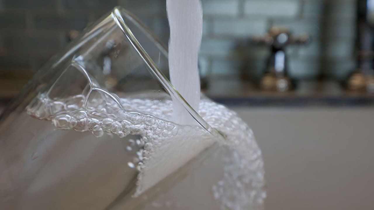 Falsos inspectores de agua engañan a vecinos en Tampa: qué hacer ante el fraude