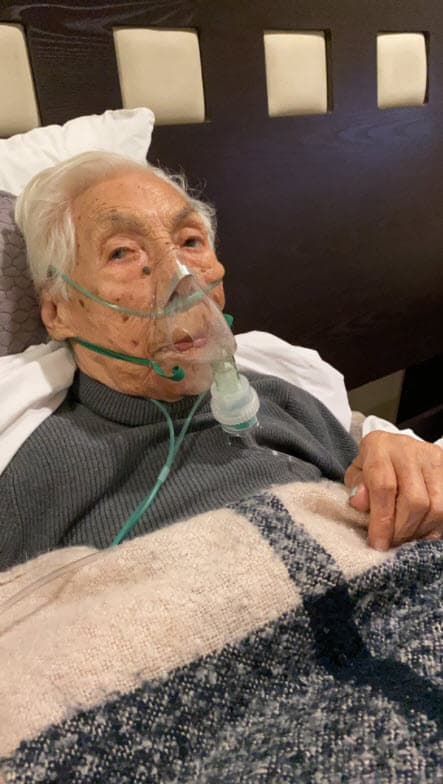 Tras dar a conocer esto, Zapata se parapetó en el lugar, denunció los hechos ante las autoridades y 
<b><a href="https://www.univision.com/famosos/laura-zapata-abuela-amenazas-asilo-fotos" target="_blank">dijo que recibió amenazas</a></b>
<a href="https://www.univision.com/famosos/laura-zapata-abuela-amenazas-asilo-fotos" target="_blank"> </a>por ventilar la situación. 
<br>