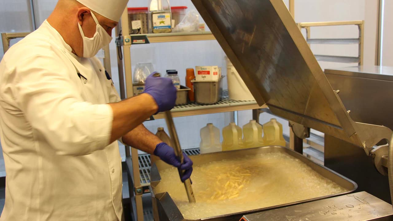 Cierran sitios de comida gratis de Houston ISD por el mal tiempo