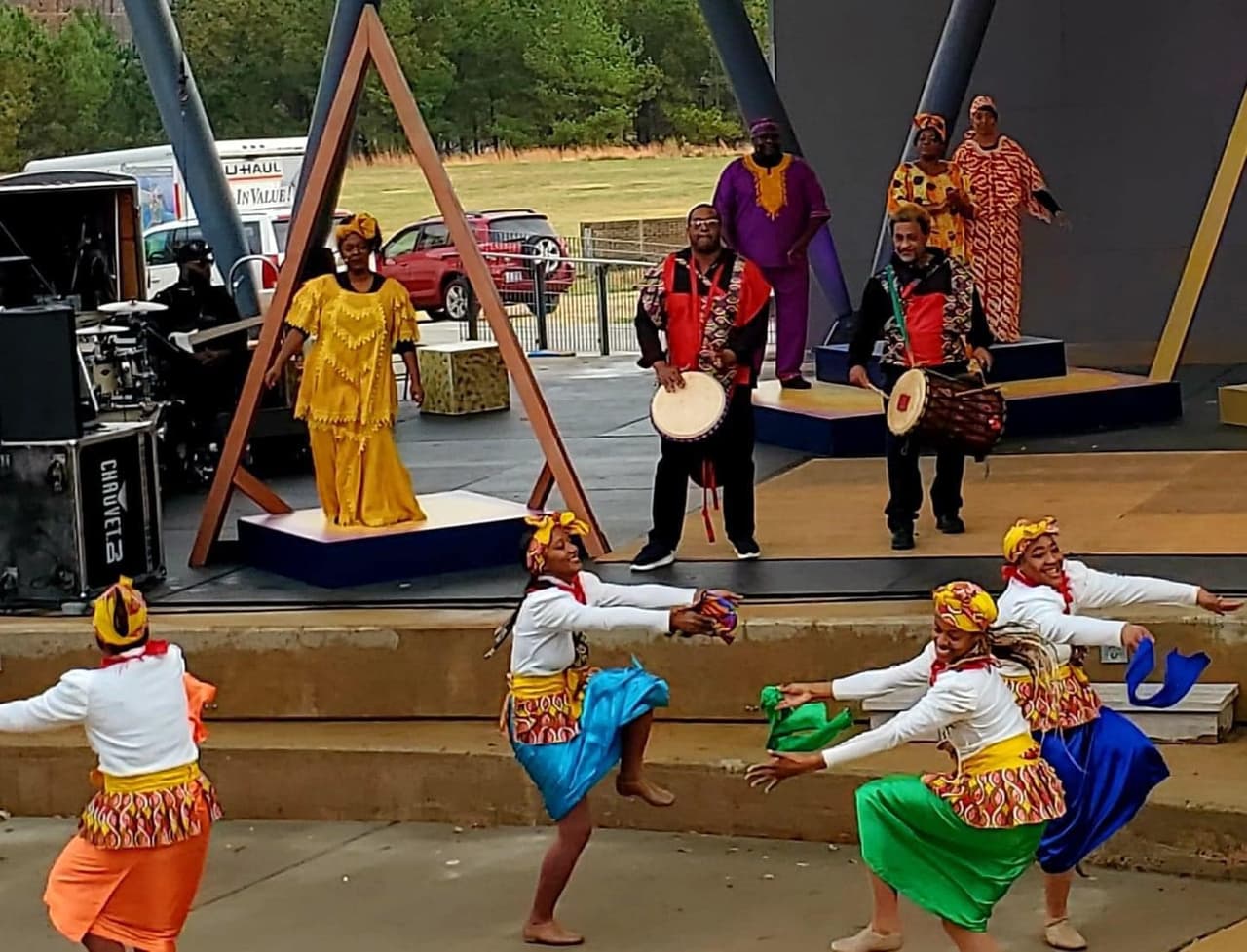 <b><a href="http://www.thejusticetheaterproject.org/black-nativity-2022">Black Nativity In Concert (10 de diciembre)</a></b>. Cante y baile en este evento familiar especial. Celebre en este evento inspirador y lleno de diversión a través de la música y la danza mientras recibe poderosos mensajes de alegría y esperanza.