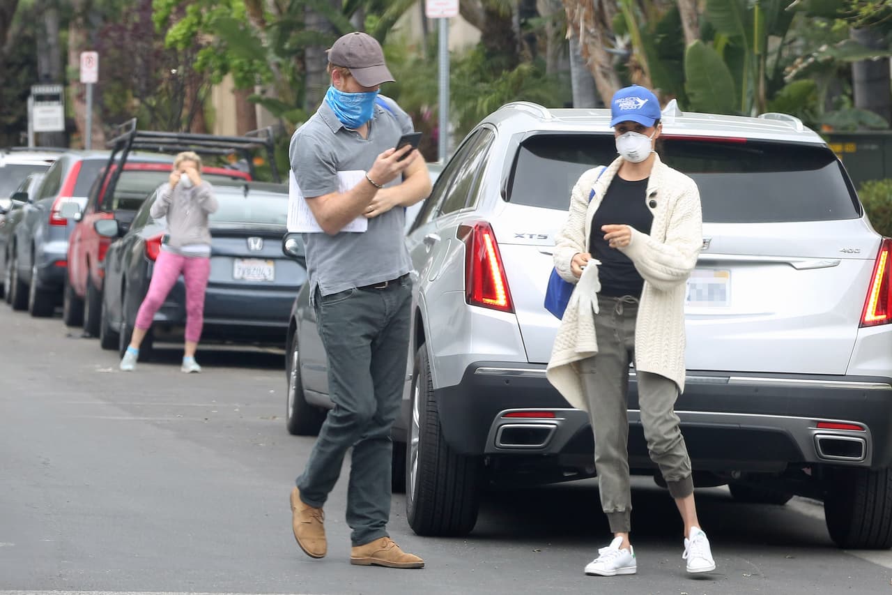 Los "hombres de traje gris", como llamaba Lady Diana a los cortesanos de palacio, consideraban los planes del joven matrimonio como "irreales". 
<br>