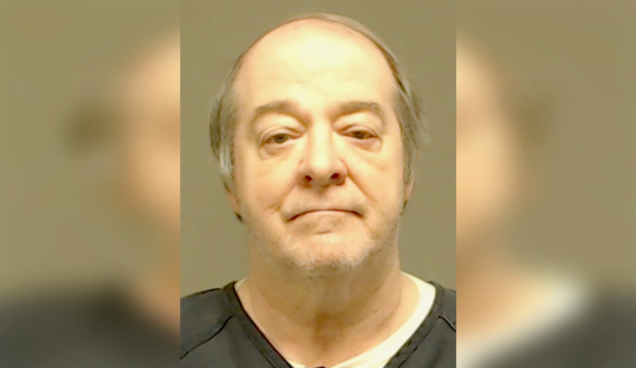 Lo arrestaron y luego descubrieron un maletín repleto de pornografía infantil 