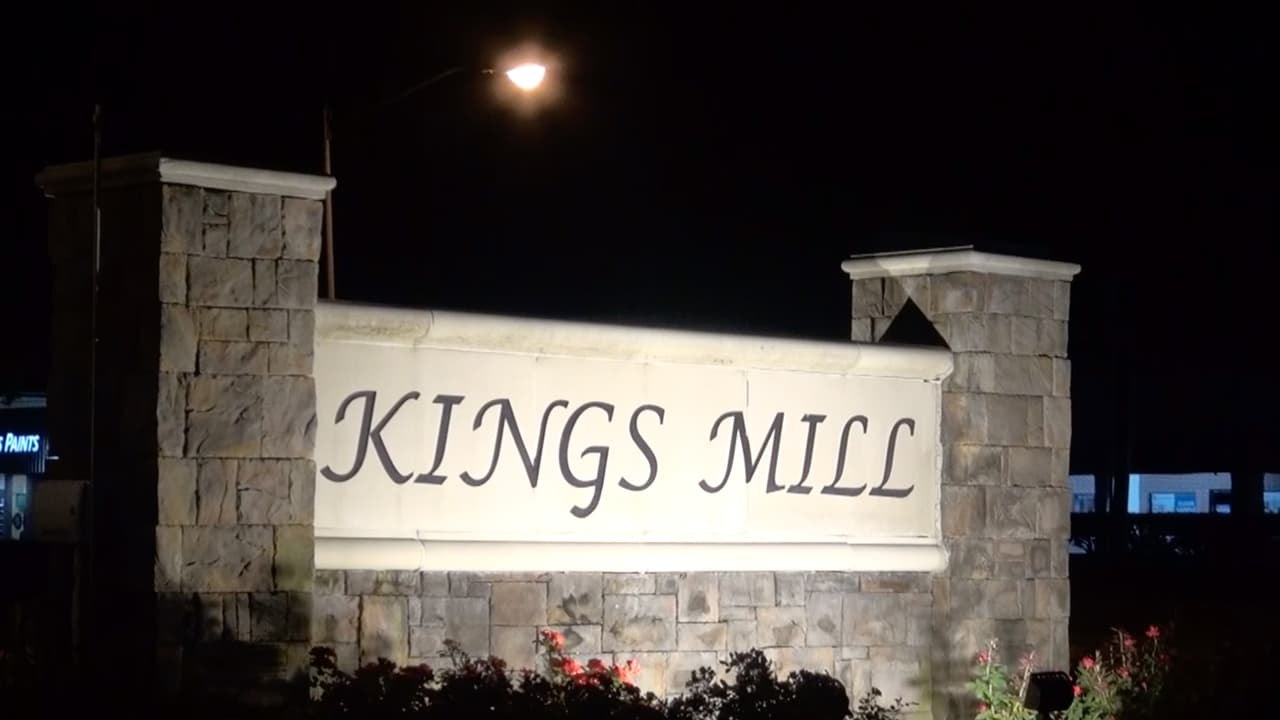 Los hechos ocurrieron en la cuadra 
<b><a href="https://www.google.com/maps/place/25000+Kings+Mill+Ln,+Kingwood,+TX+77339/data=!4m2!3m1!1s0x86474d5055519bad:0x27cc51e3f8f4427c?sa=X&ved=2ahUKEwjS2Lzn7ZDzAhUSF1kFHeuVD6gQ8gF6BAgIEAE" target="_blank">25000 de Kings Mills Lane</a></b>, en Kingwood, el lunes por la noche.