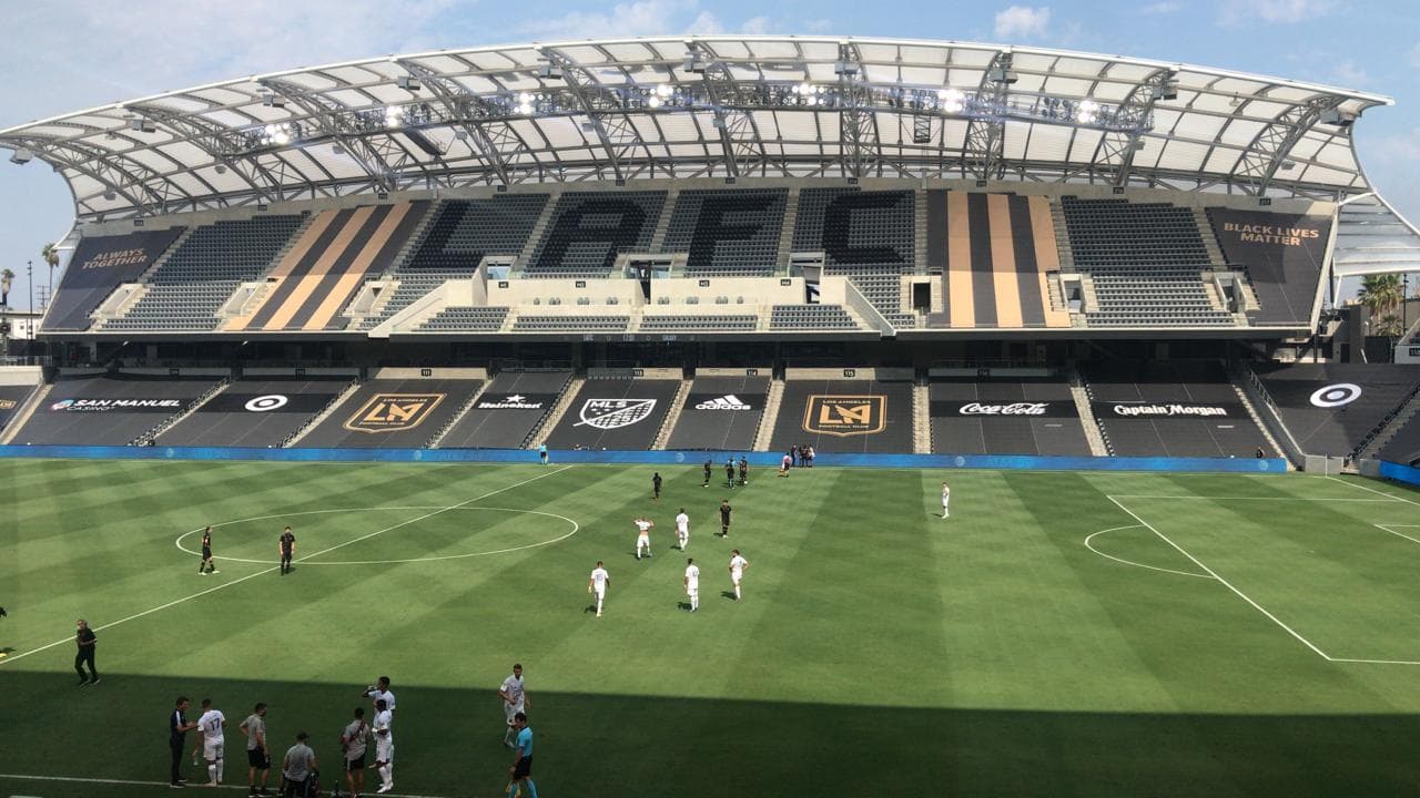 En una edición más del Clásico del Tráfico, el conjunto galáctico consiguió la victoria por dos goles a cero.