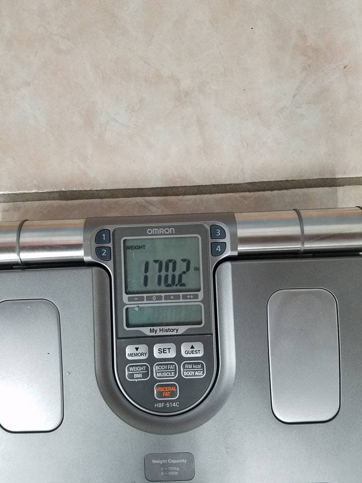 Participantes como Paty Mendoza comenzaron el Reto registrando cuál es su peso actual, para tener una referencia de lo que se logre al finalizar.