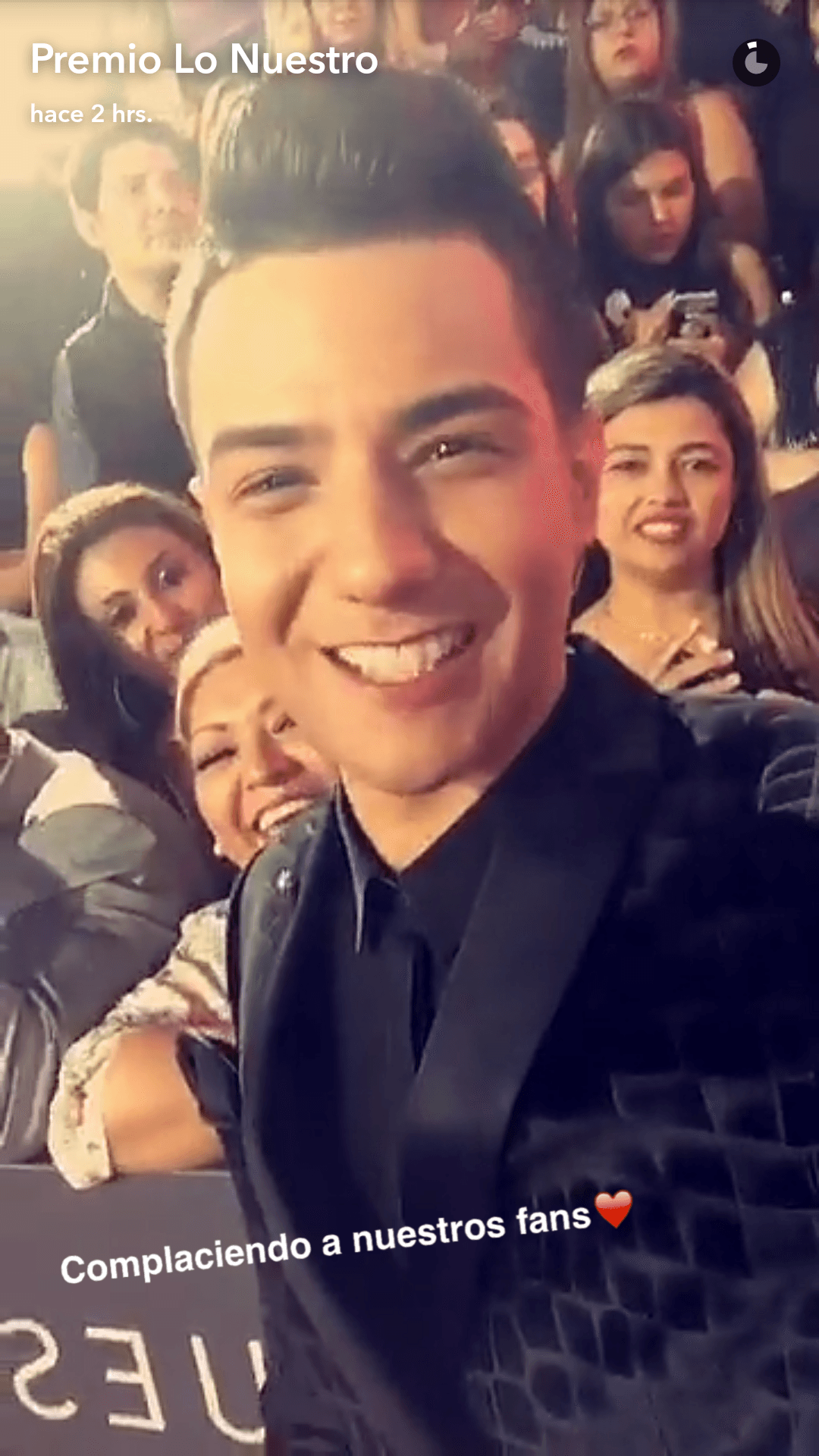 Como él mismo lo dice: complaciente con las fans.