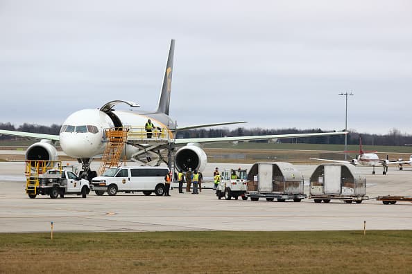 10 hospitales y un Wellness 360, la organización que brinda atención médica a los estudiantes, empleados y familias de UT Health, recibieron la vacuna contra el coronavirus.