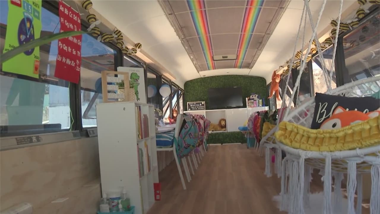 Abre sus puertas en Tijuana la escuela móvil para niños migrantes de la frontera