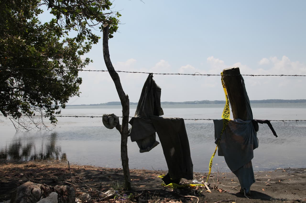 Según el fiscal general del Estado de Veracruz, “a la fecha existen indicios sólidos que de estos restos exhumados se encuentran entre otros presumiblemente los tres integrantes de la familia Sánchez Pérez originarios del Estado de Querétaro que fueron denunciados como desaparecidos a principios del mes de septiembre del año 2016”.