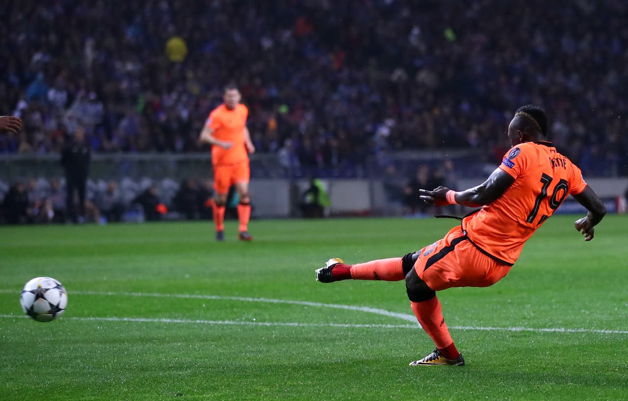 En medio de ese dominio, el senegalés Sadio Mane tuvo un remate libre al minuto 25 para poner arriba en el marcador al Liverpool.