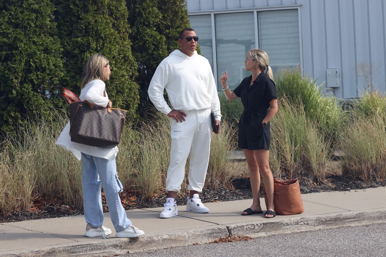 Con él estaban dos mujeres cuya identidad no pudo ser esclarecida.
<br>