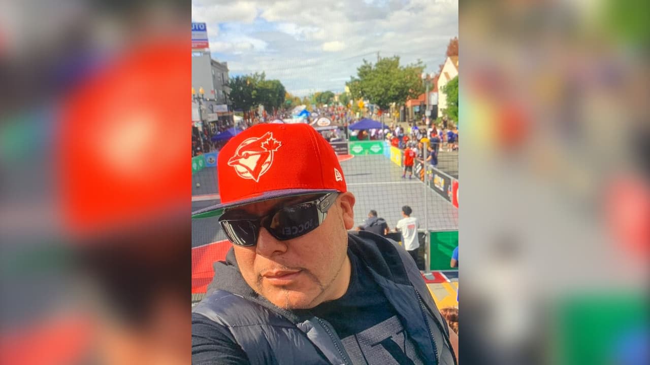 El sospechoso que causó la muerte de Agustín Cóyotl fue identificado como
<b>Jonathan Hernández, de 23 años</b>, quien era perseguido por un caso previo de atropellamiento y fuga.
<br>