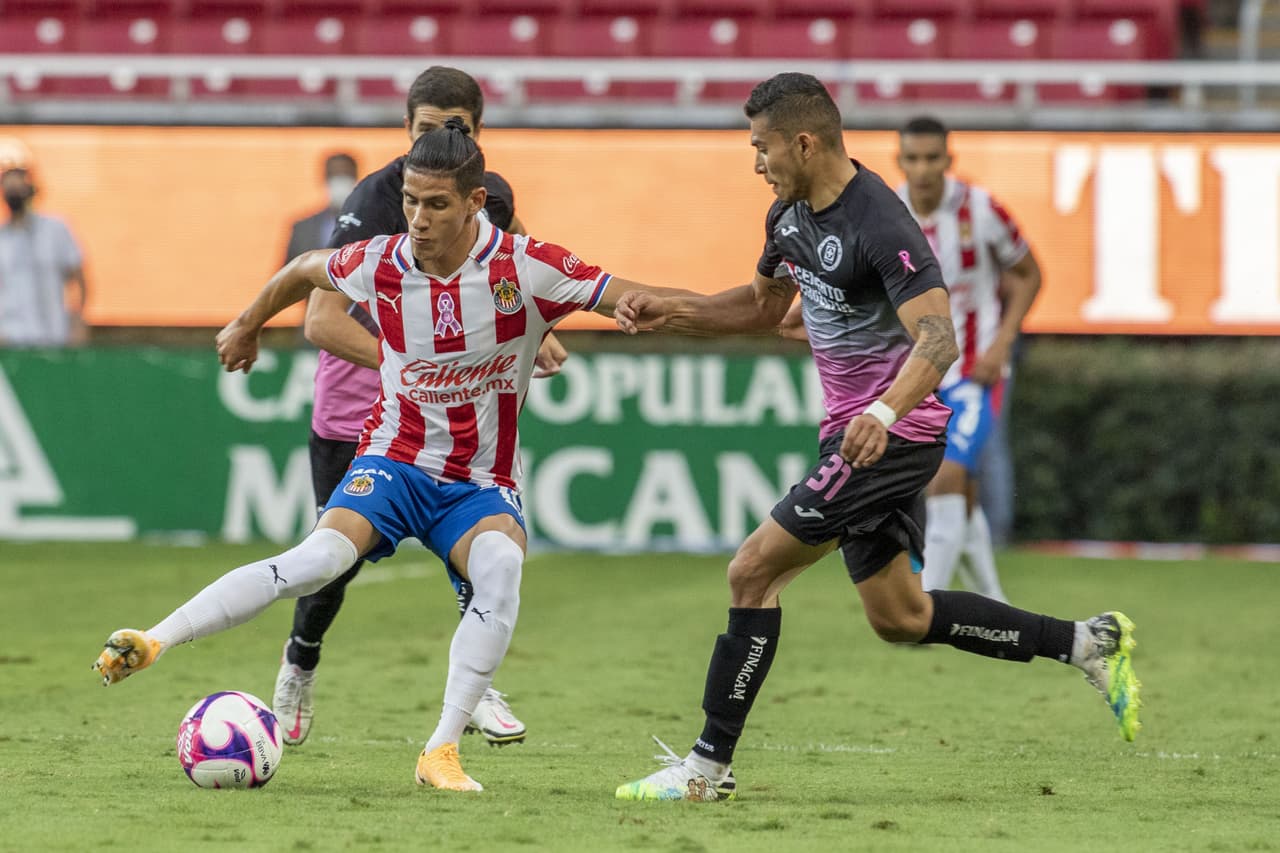 Con goles del Cabecita Rodríguez al 41 y al 90+2, Cruz azul se lleva los tres puntos en su visita a Chivas y el uruguayo llega a 12 goles en el torneo.