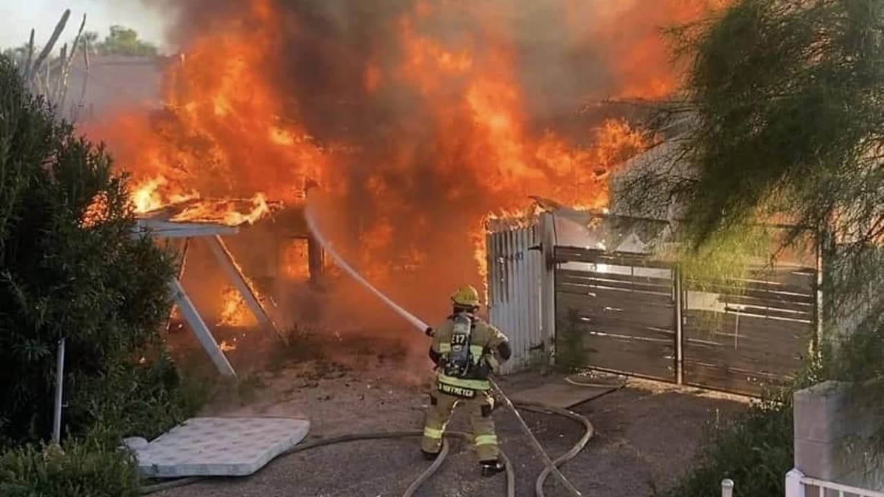 Temporada decembrina: Evita incendios al colocar decoraciones navideñas con estas recomendaciones